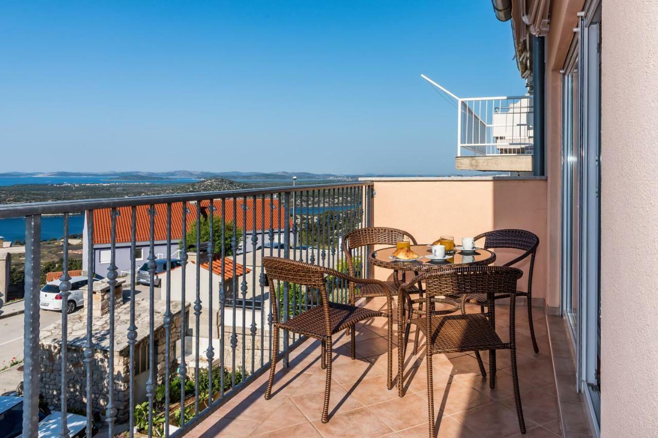 Apartment Anamarija With Sea View Šibenik Exteriör bild